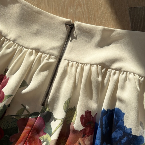 Alice and Olivia - Picture 6 of 6